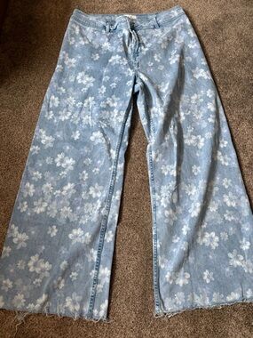 CHARLIE B Light Blue Floral Wide-Leg Jeans